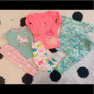 Bundle of Carter’s pajamas 6-9 months unicorns & dinosaurs 🦕